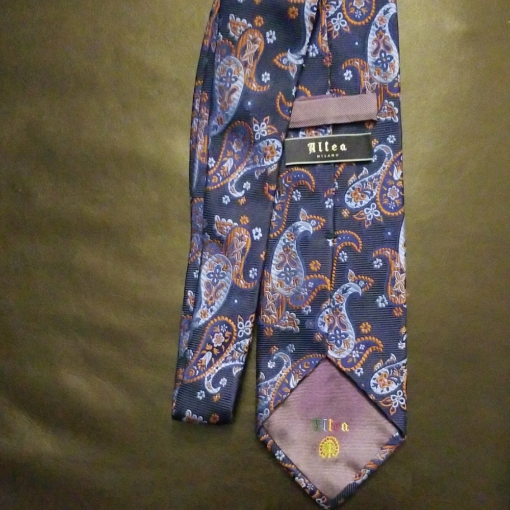 Beautiful Milano tie.